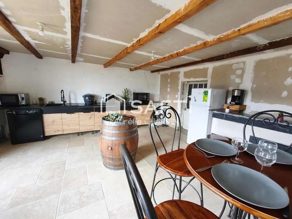 Salle à manger - Maison 3 pièces à Saint-Germain-Du-Bois