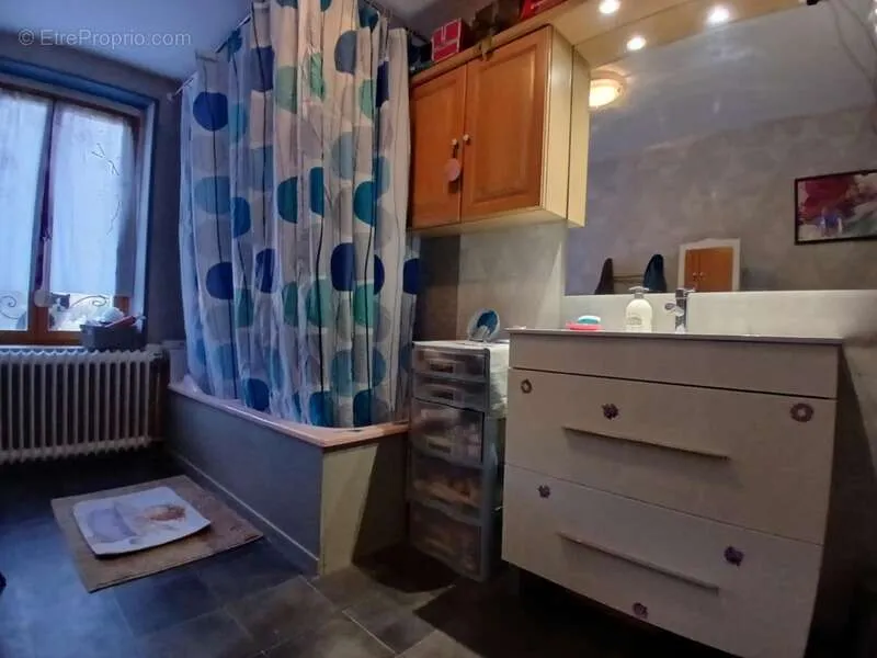 Vannitoad - Spacious Townhouse with Mountain View in Thiers