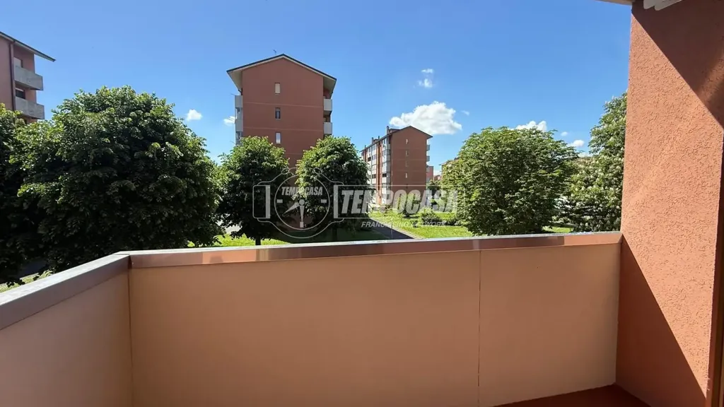 Rõdu - Apartment with Balcony in Asti