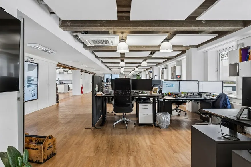 Kabinet - Office and Storage Space with Harbour View in South Harbour