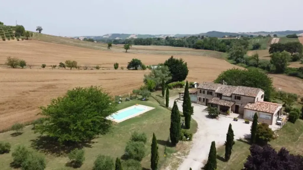 Õhuvaade - Rustic Casale with Pool in San Costanzo