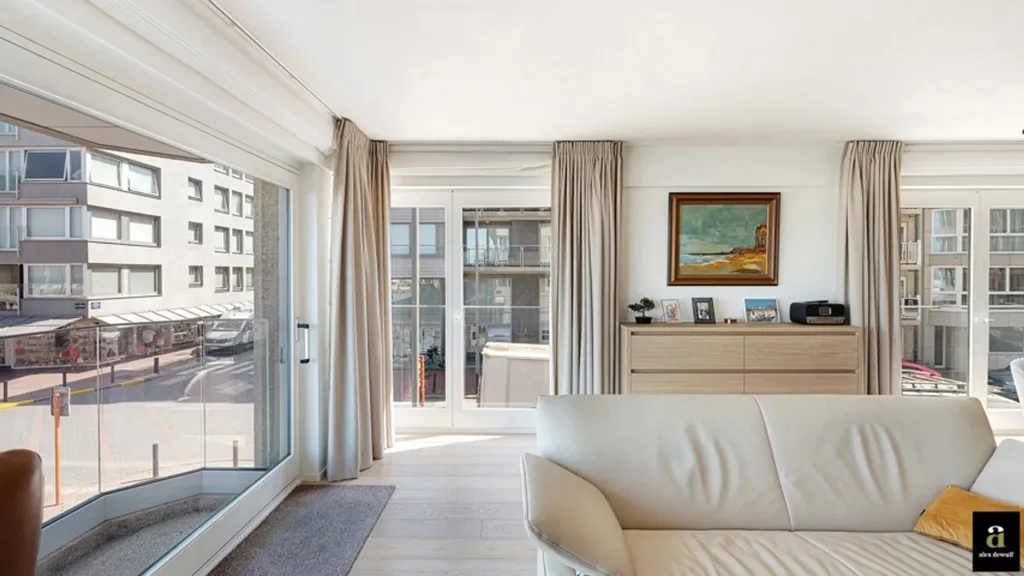 Salón - Renovated Corner Flat with Sea View on Rubensplein