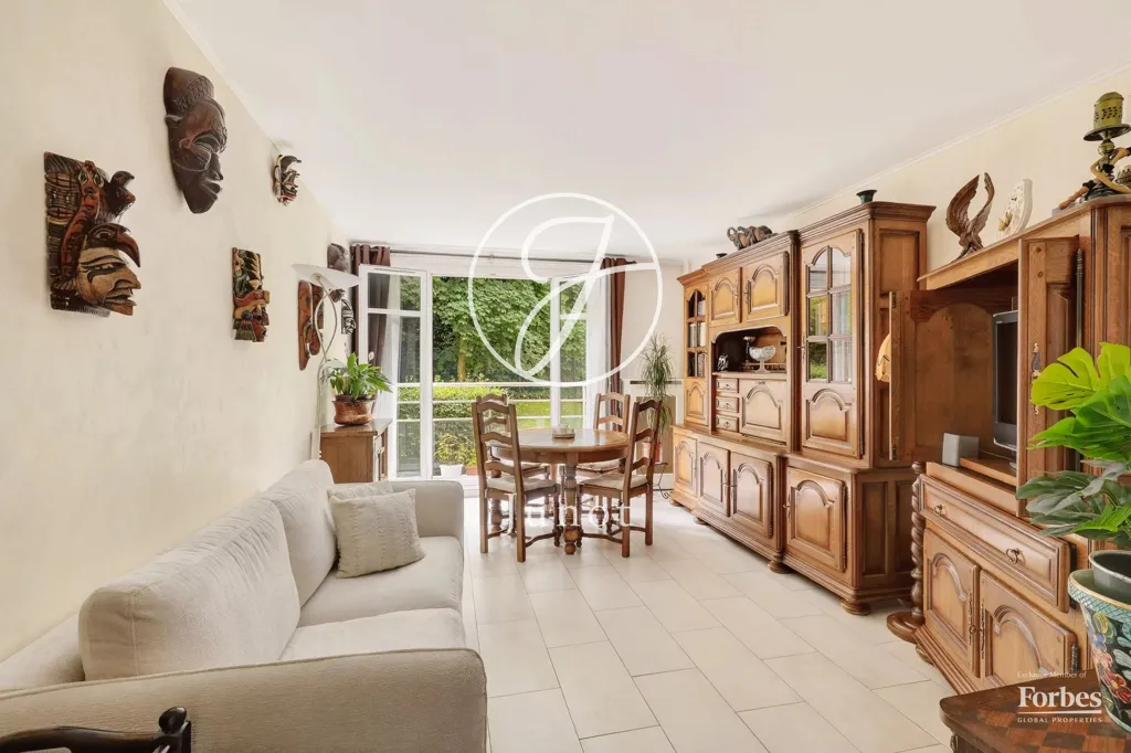 Elutuba - Bright 2-Bedroom Flat with Garden View in Buzenval