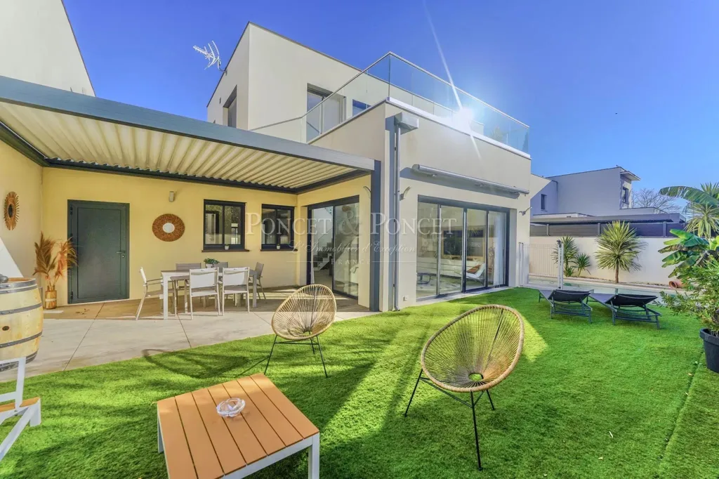 Jardin - Villa Contemporaine avec Piscine à Lattes