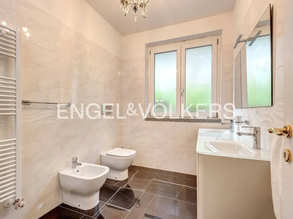 Vannitoad - Luxury Villa with Infinity Pool in Erba, Lombardy