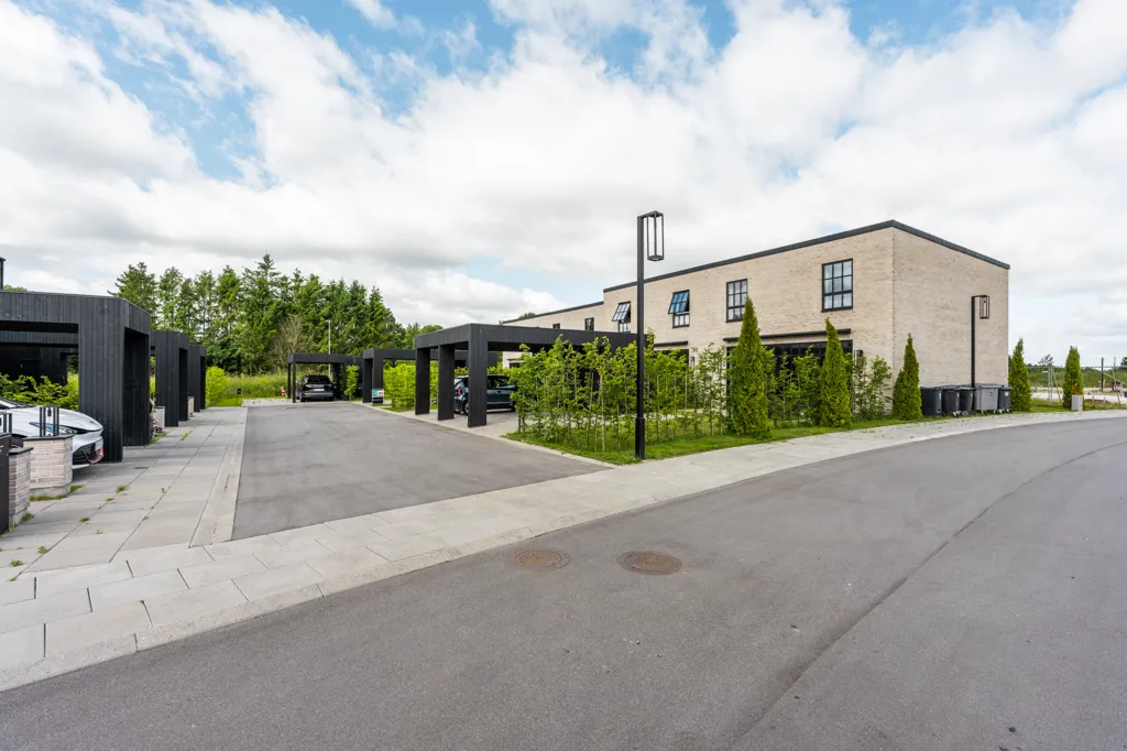 Välivaade - Modern Rowhouse with South-Facing Garden in Paderup