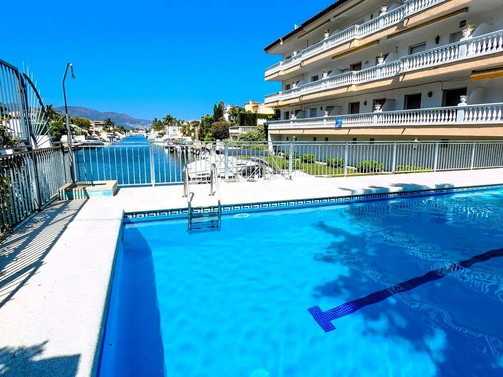 Bassein - 1-Bedroom Apartment with Pool in Empuriabrava