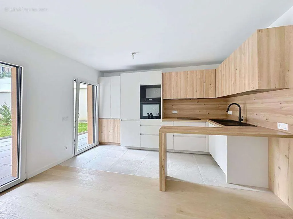 Kitchen - 5-Piece Apartment with Garden in Chartres