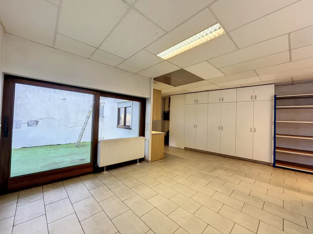 Buanderie - Local Commercial avec Vitrine dans le Centre de Bruxelles
