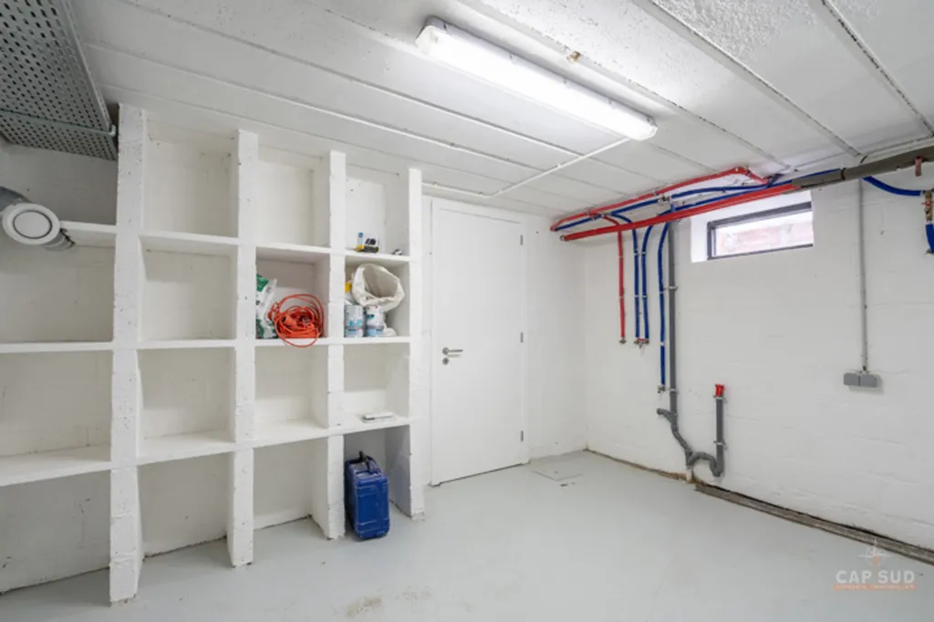 Utility Room - Bright House with South Terrace in Waterloo