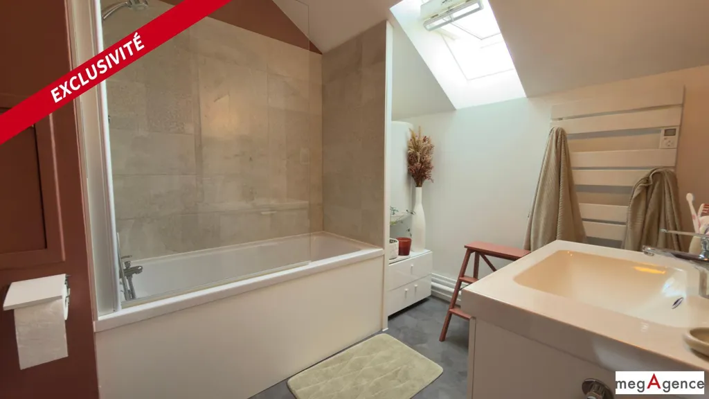 Vannitoad - Renovated Duplex Flat with Balcony in Élancourt