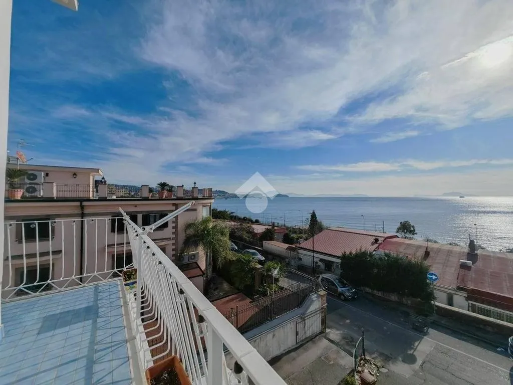Rõdu - Luxury Apartment with Panoramic View in Lucrino