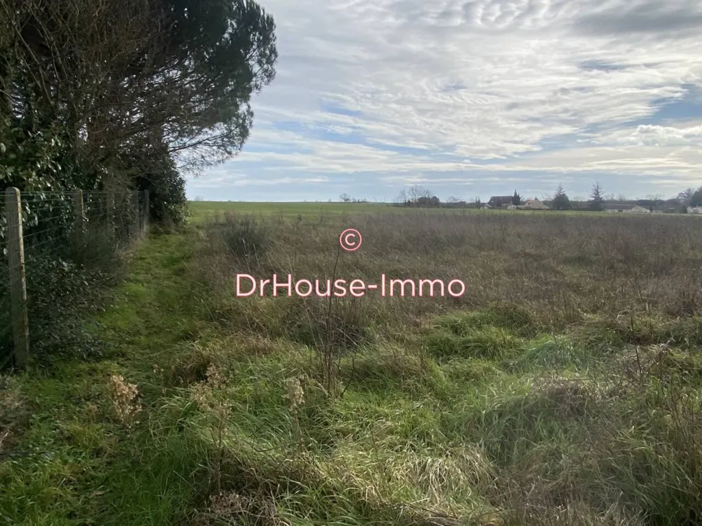Aed - Constructible Plot with Garden in Jaunay-Clan
