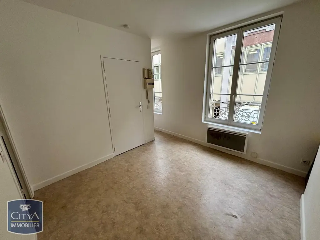 Toad - Compact Studio Flat in Central Châteauroux