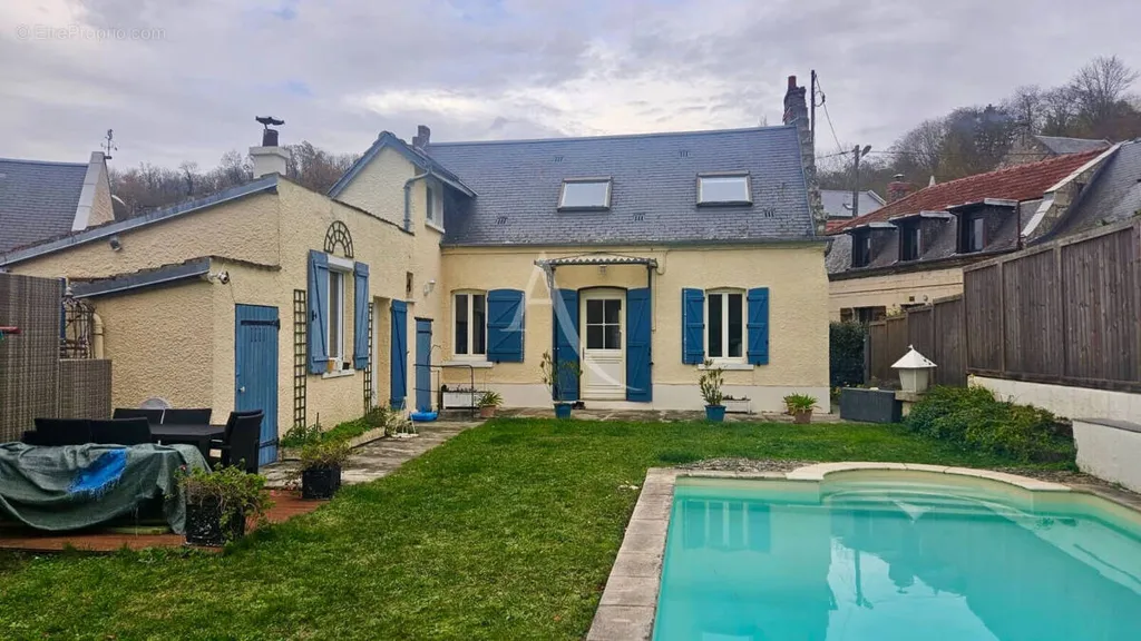 Piscine - Maison Charmante avec Piscine à Soissons