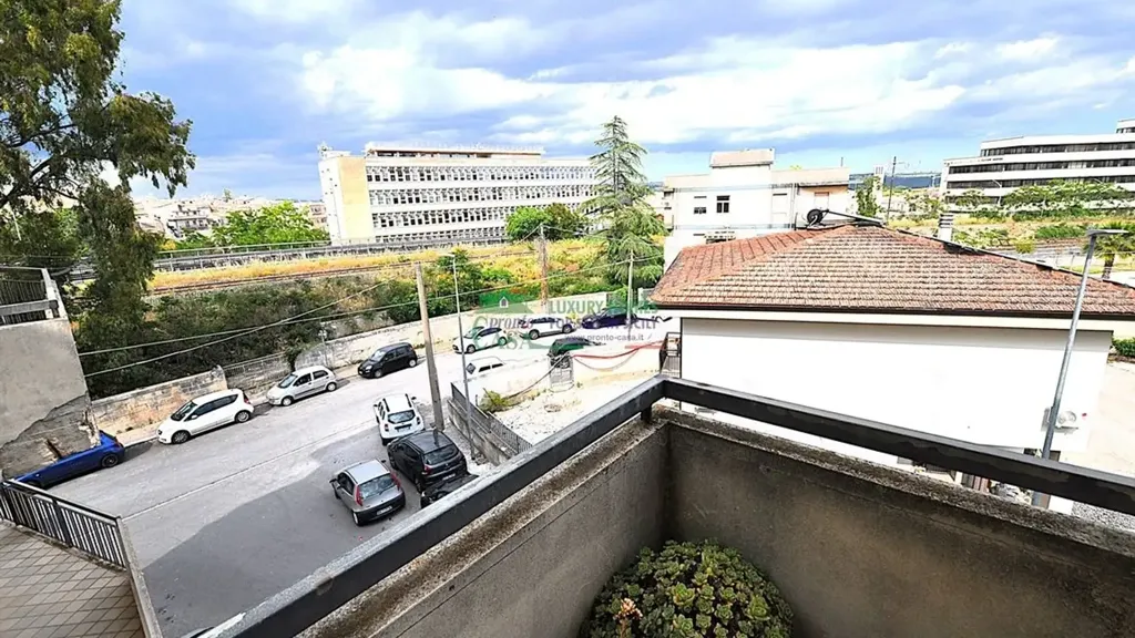 Rõdu - 3-Bedroom Apartment with Balcony in Ragusa
