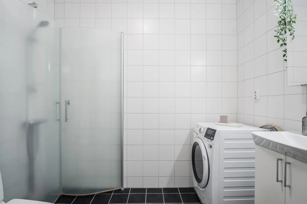 Salles de bain - Apartment with Balcony in Sävja, Uppsala