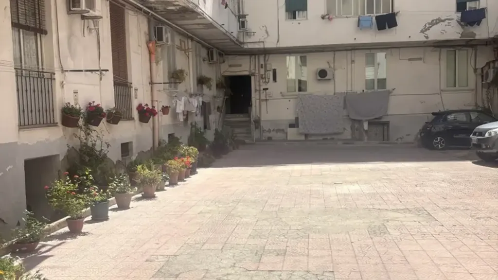 Aed - Studio Apartment in Central Calata Capodichino, Naples