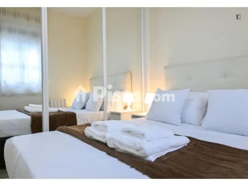 Schlafzimmer - Serviced Apartment with Balcony in Madrid