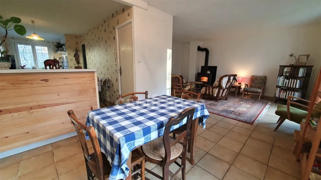 Söögituba - Maison with Poêle à Bois in Luxeuil-les-Bains