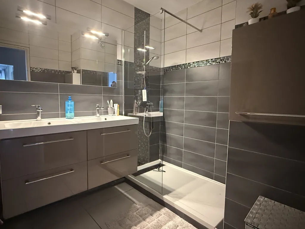 Salles de bain - Appartement T4 avec Véranda à Grenoble