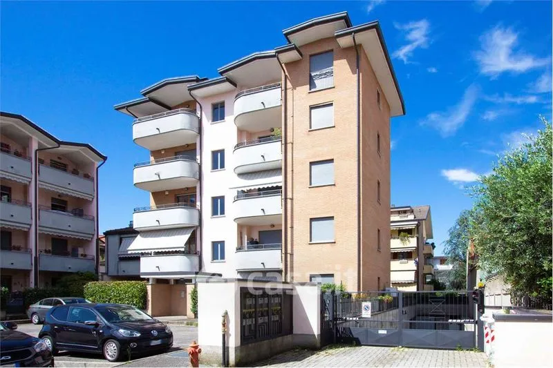 Välivaade - Modern Apartment with Balcony in Bovisio-Masciago