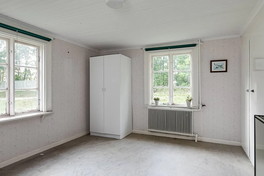Bedrooms - Renovation-Ready Plot with Lake Access near Örebro