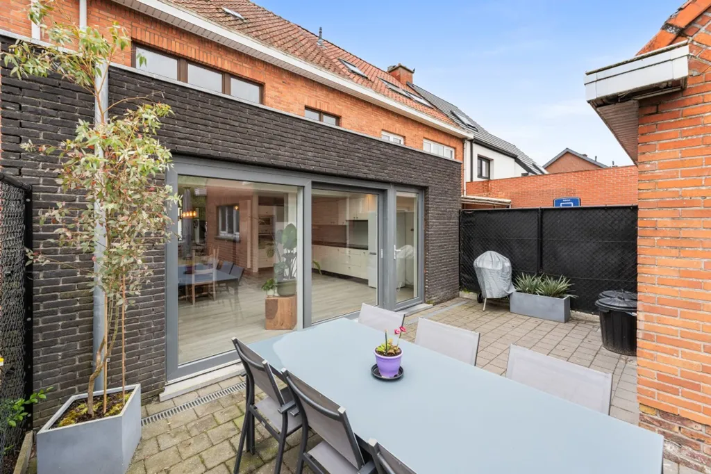 Aed - Move-in Ready Home near Main Roads in Dendermonde