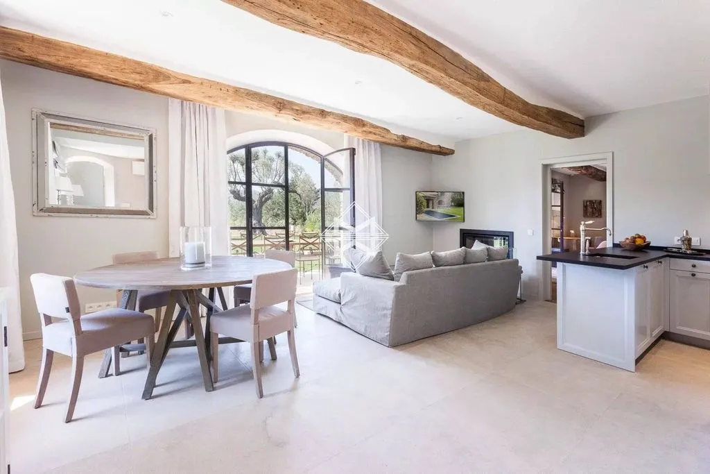 Salle à manger - Bastide Moderne avec Piscine à Gassin