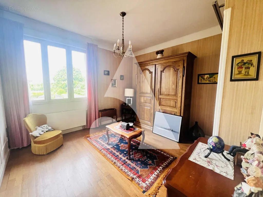 5-toaline maja asukohas Fontaines-Sur-Saone