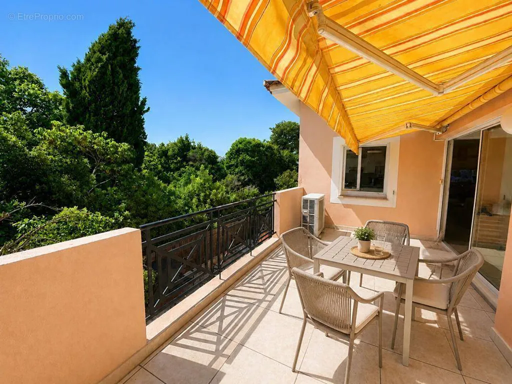 Terrasse - Appartement 4 Pièces avec Terrasse à Fréjus