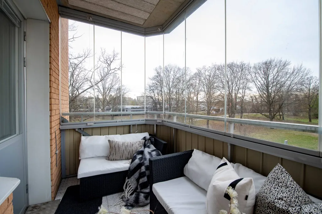 Balcony - Apartment with Balcony in Västmanland