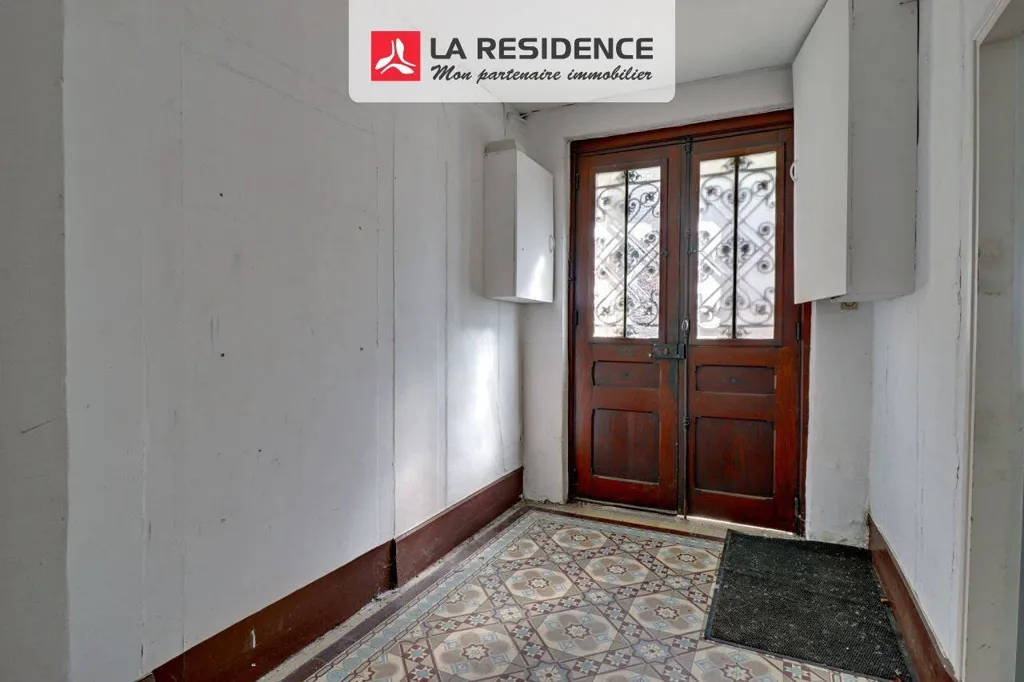 Flur - Characterful 1940s Building with Private Gardens in Les Andelys