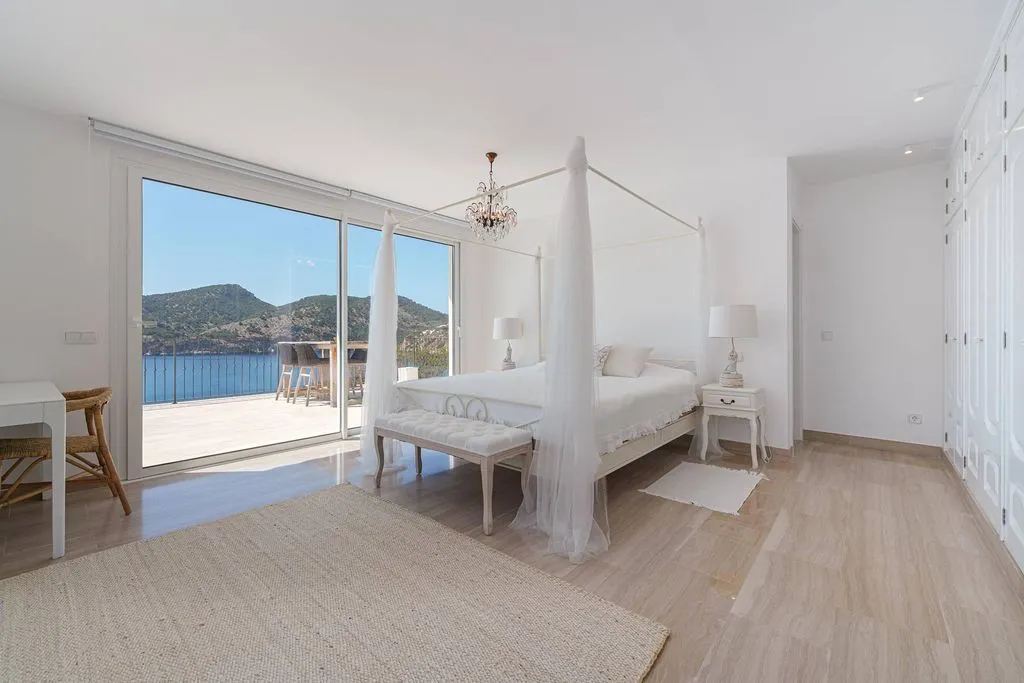 Chambres - Luxury Villa with Sea View in Camp de Mar