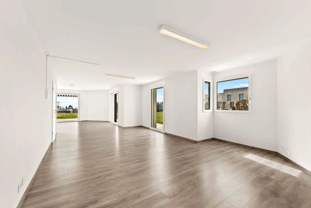 Elutuba - Commercial Space with Garden in Saint-Sulpice