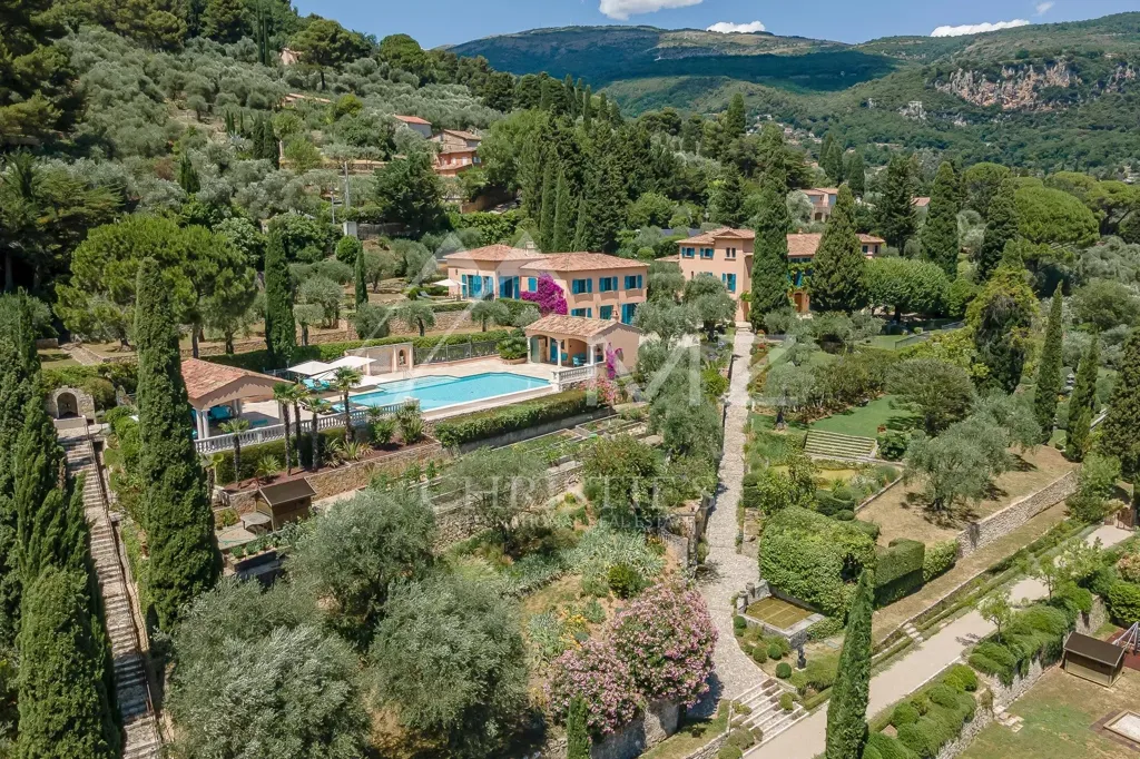 Vue aérienne - Maison historique avec vue panoramique à Grasse