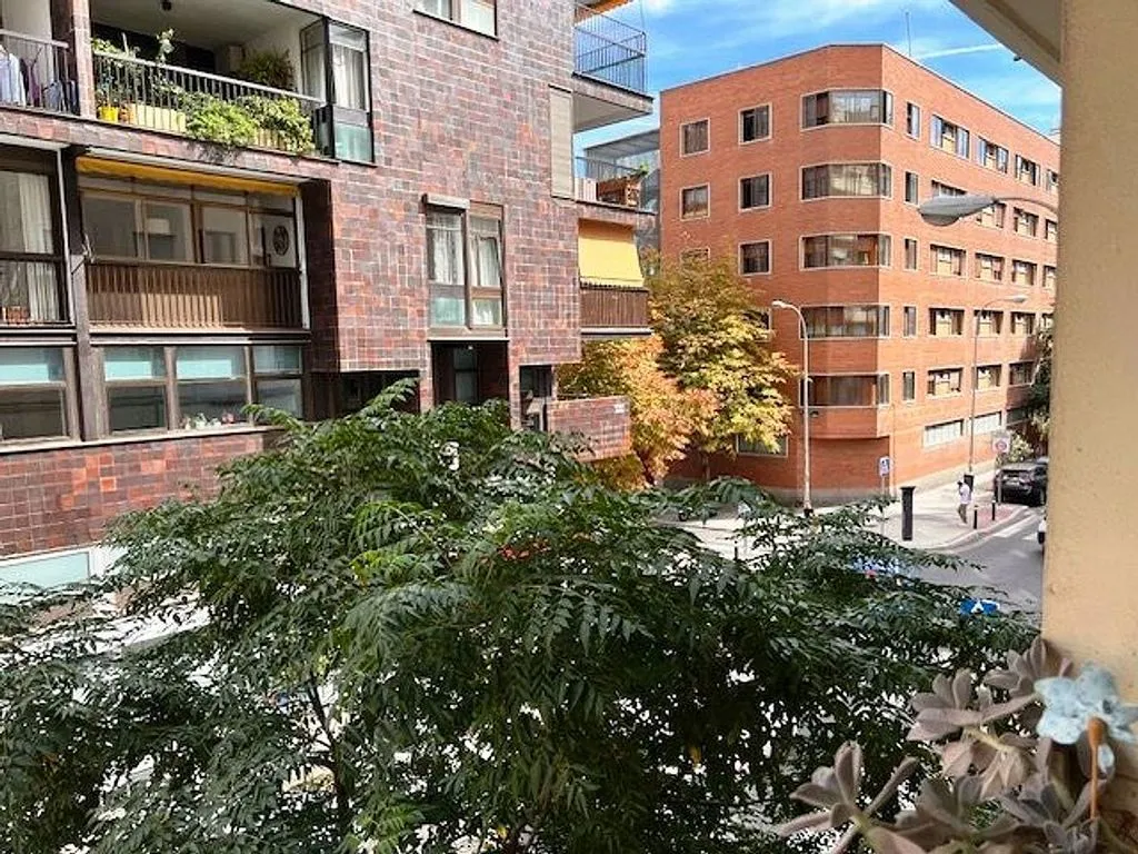 Balcon - Flat with South-Facing View in Ríos Rosas