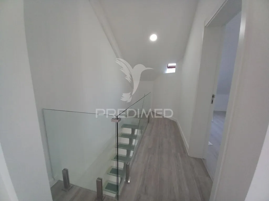 Pièces - Restored Duplex with Sea View in Costa da Caparica