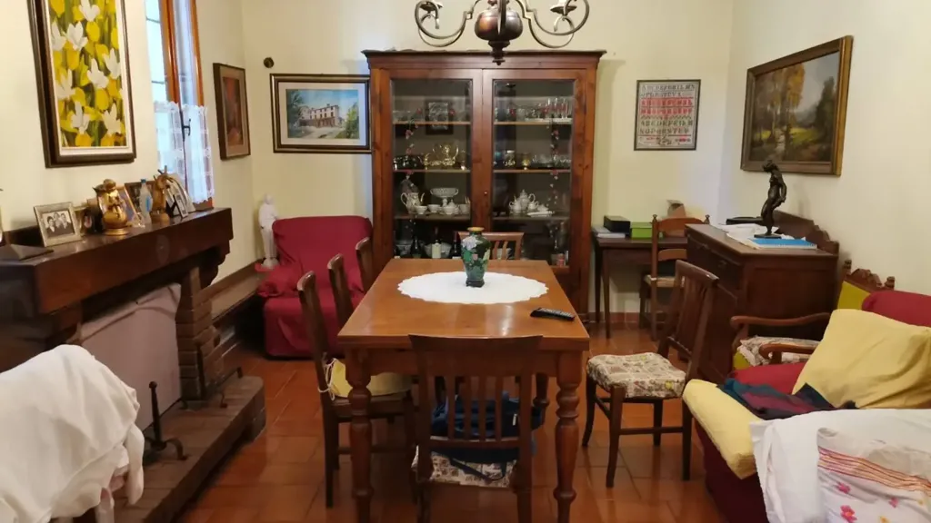 Salle à manger - Rustic Farmhouse with Workshop in Cavezzo
