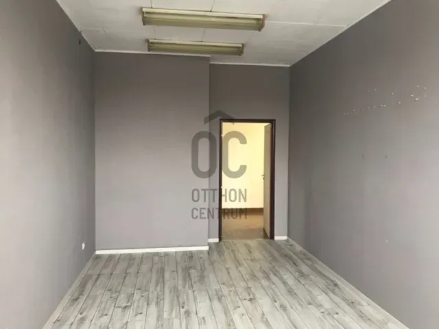 Pièces - Office Space with Parking in Budaörs