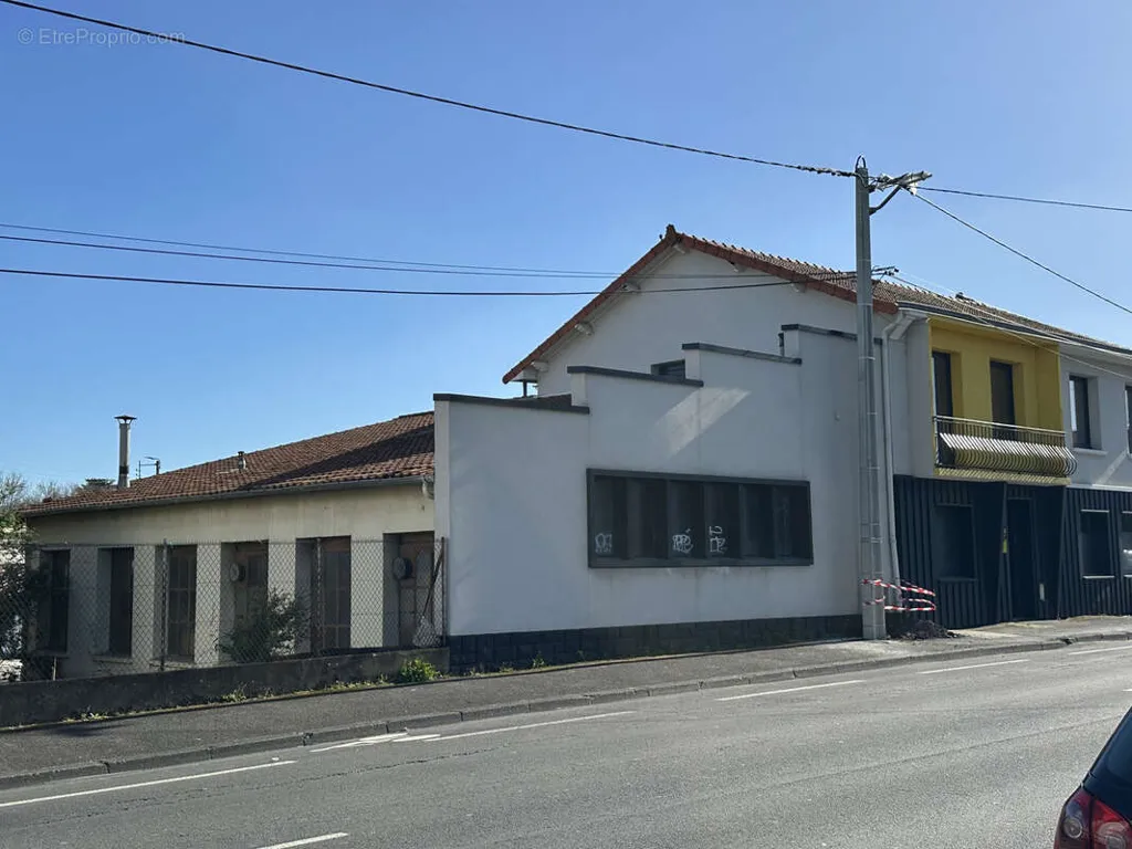 Välivaade - Office/Residential House with Parking in Clermont-Ferrand