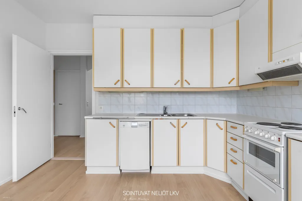 Köök - Apartment with Balcony in Martinlaakso, Vantaa
