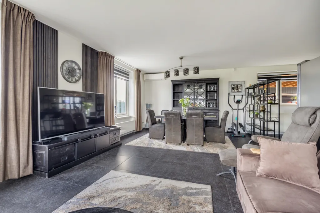 Elutuba - Detached House with Business Hall in Breda