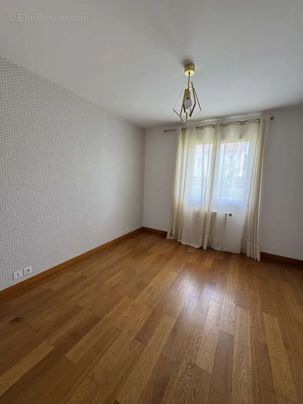 Pièces - Bungalow avec jardin à Landouge
