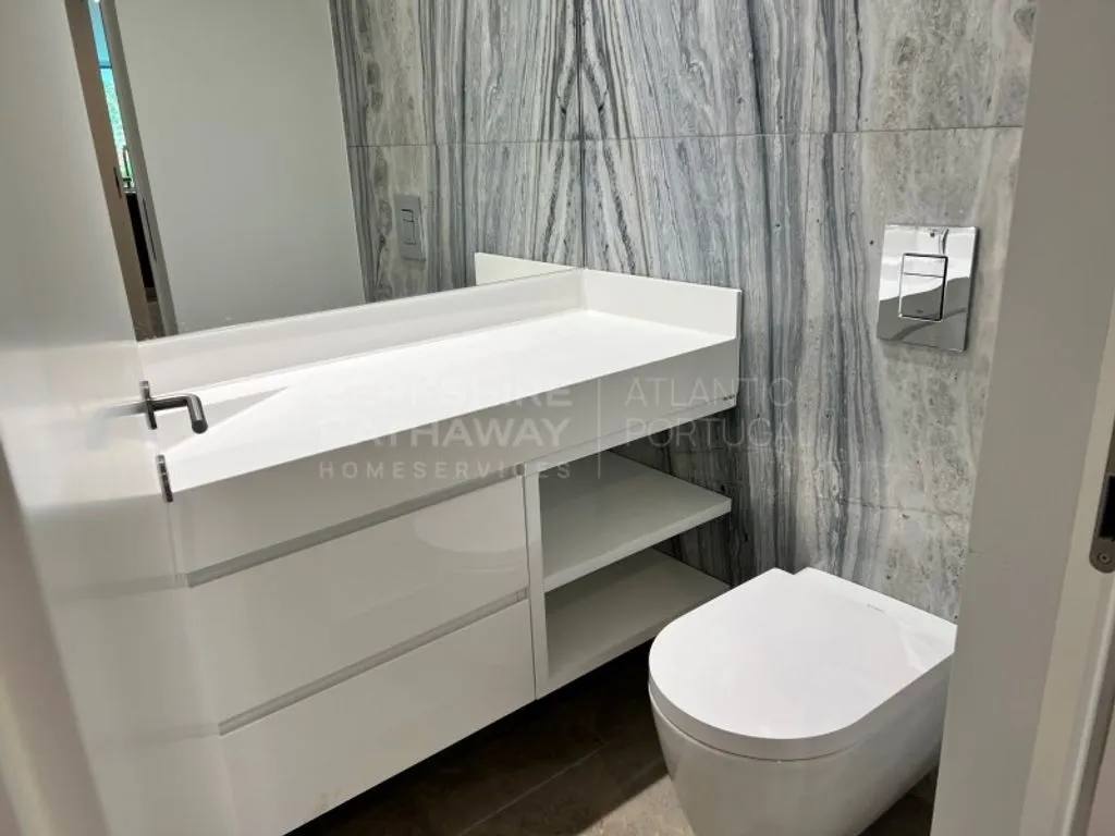 Bathrooms - Luxury Duplex with Pool in Cascais