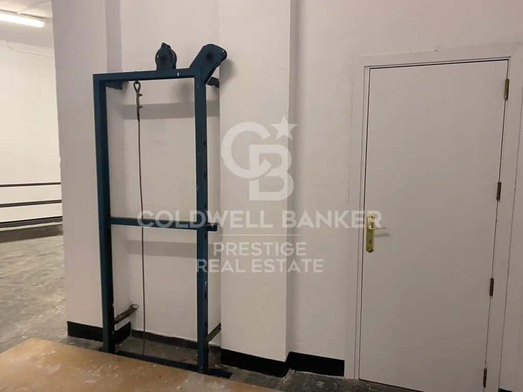 Toad - Commercial Space with Lift in Central Barcelona