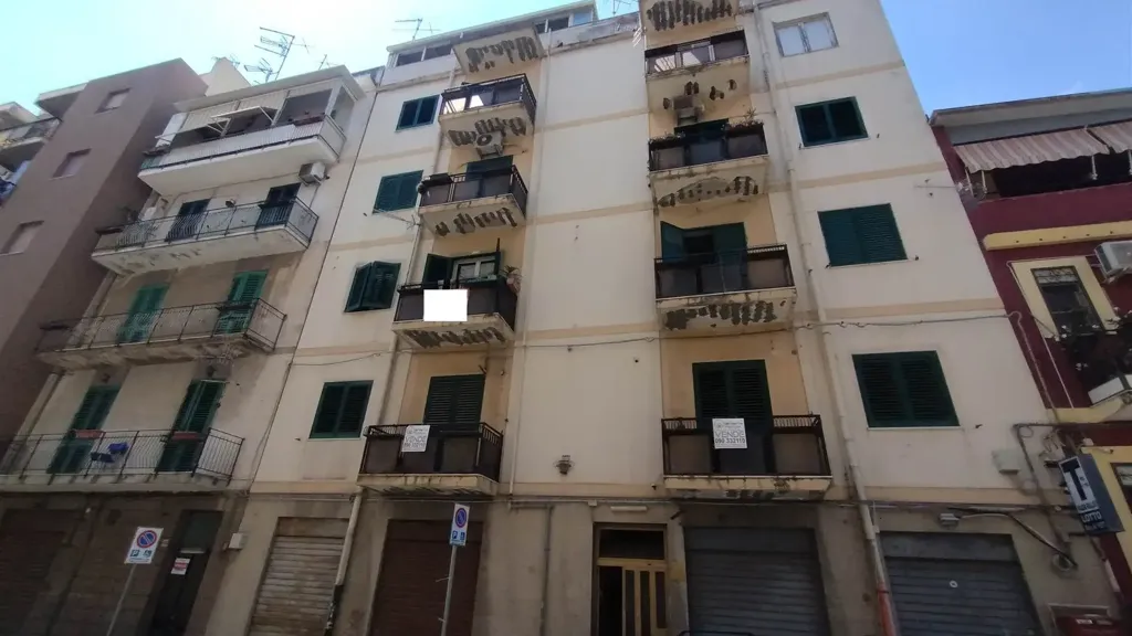Välivaade - Three-Storey Flats with Balcony in Messina