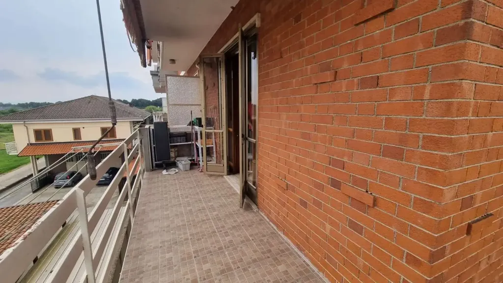 Balcon - Rearfacing Apartment with Balcony in Foglizzo