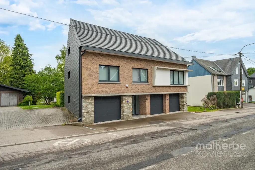 Extérieur - Ensemble Immobilier Rénové avec Habitation et Garages à Elsenborn