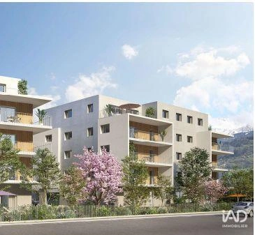 3-Bedroom Flat with Balcony in Crolles